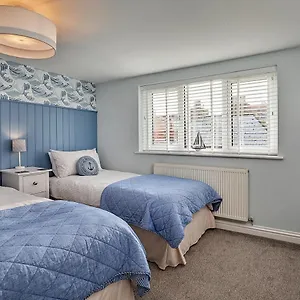 Finest Retreats - Old Salt Loft Whitby