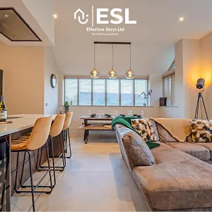 Stunning 4 Bedroom Holiday home