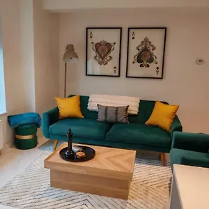 Luxury Apartment: Centre, Stylish, Modern Apartment